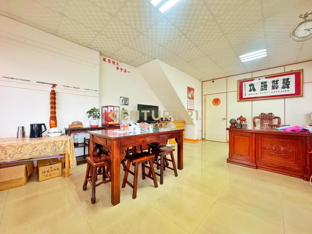 LB141黎明國小旁角窗金店面