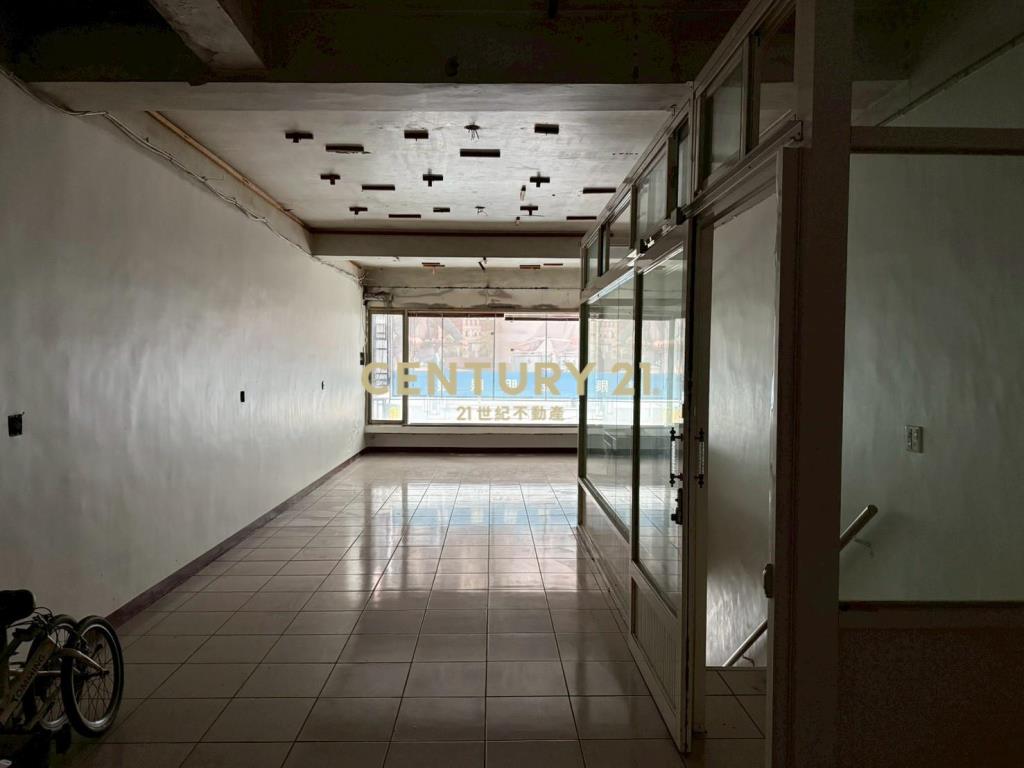 LG040羅東站前黃金店住