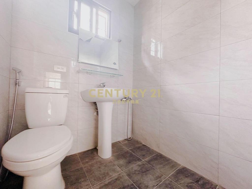 大里中興路雙面臨路透天