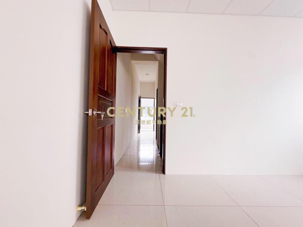 大里中興路雙面臨路透天