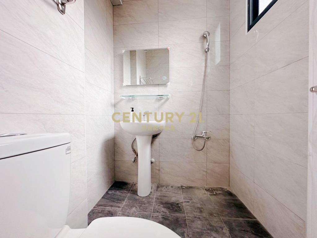 大里中興路雙面臨路透天