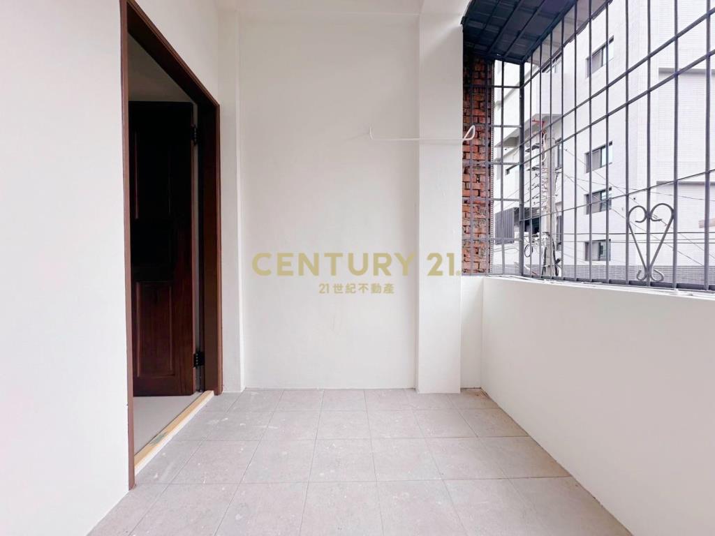 大里中興路雙面臨路透天