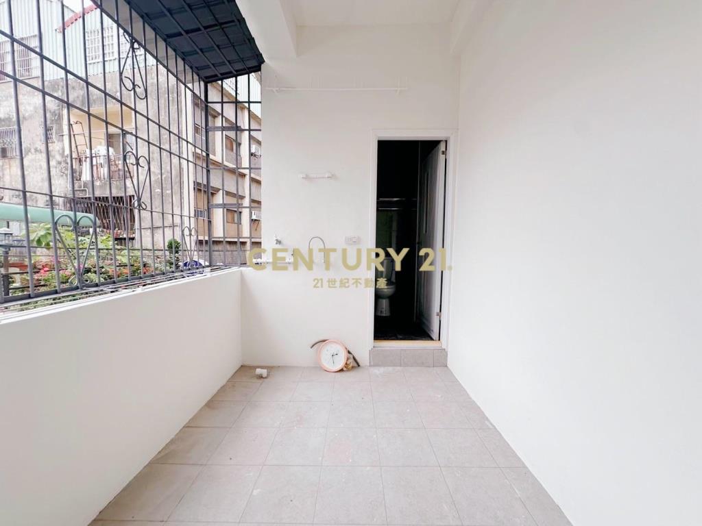 大里中興路雙面臨路透天