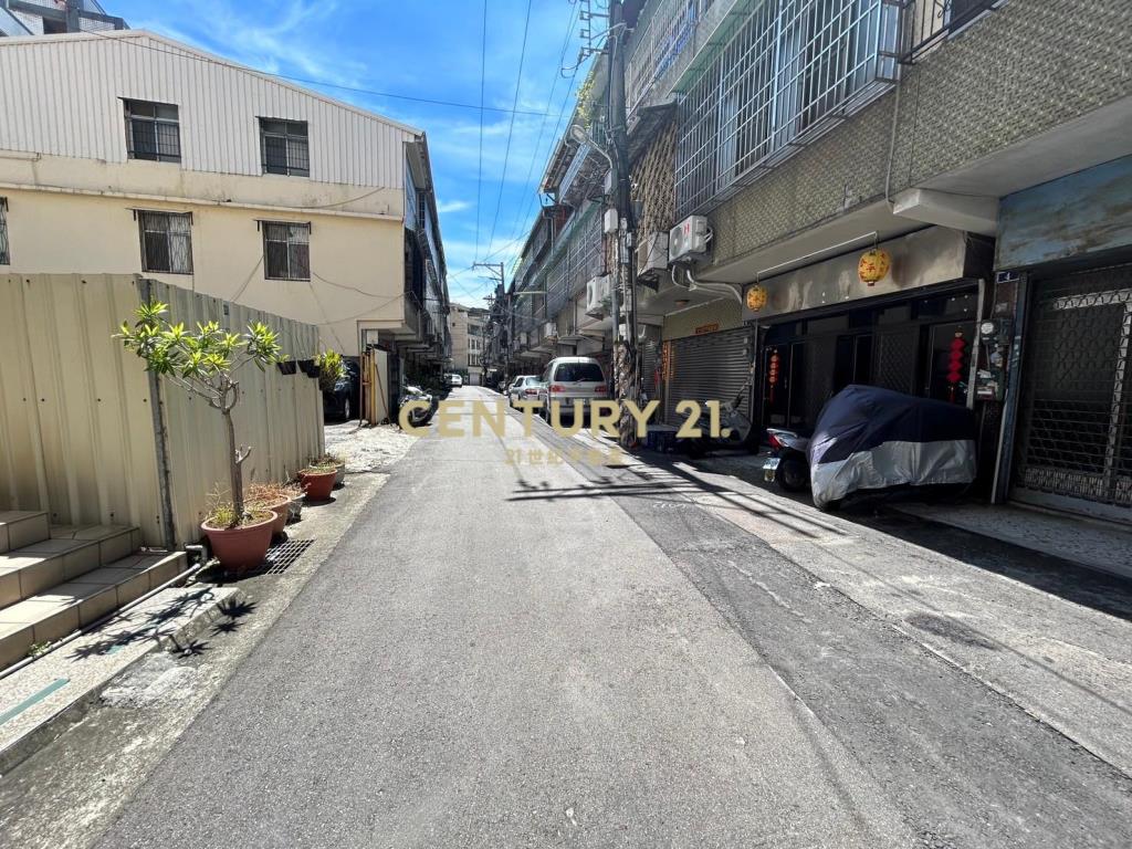 大里中興路雙面臨路透天