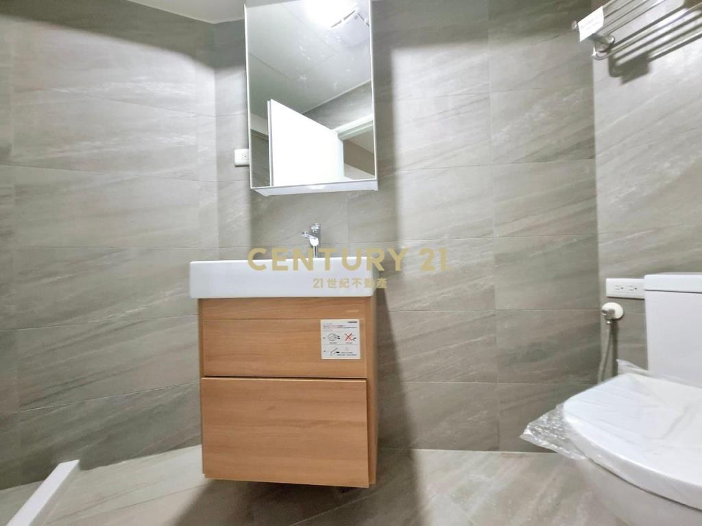 全新整理一中低總價2房