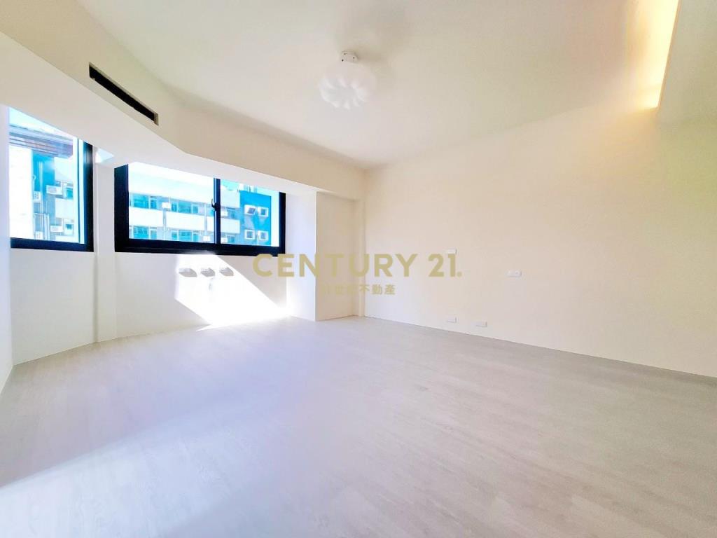 忠孝商圈邊間採光大三房+平車