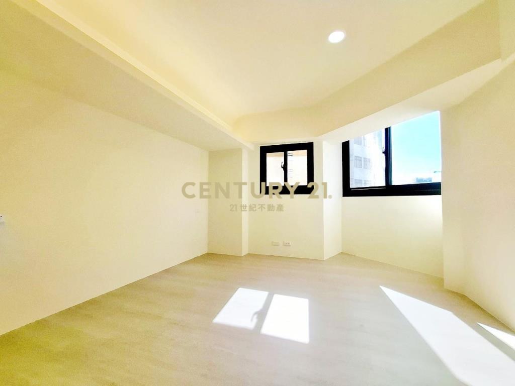 忠孝商圈邊間採光大三房+平車