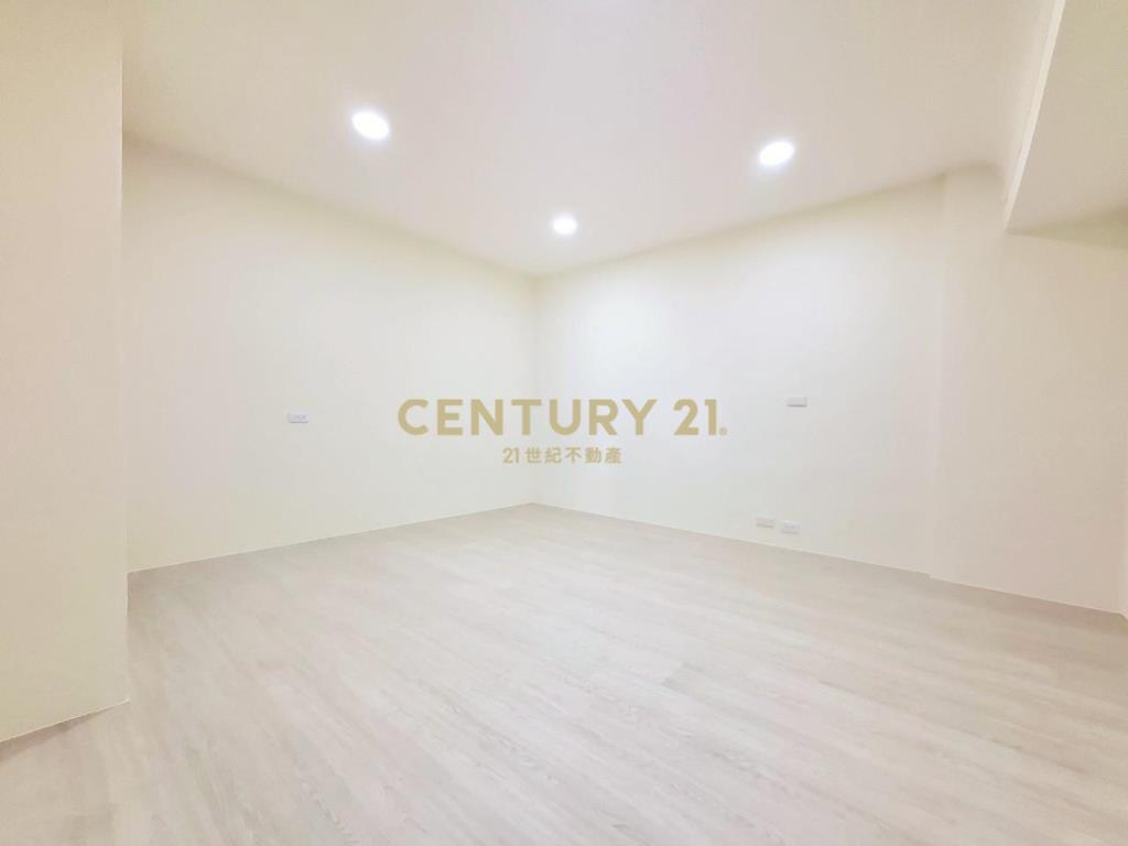 忠孝商圈邊間採光大三房+平車