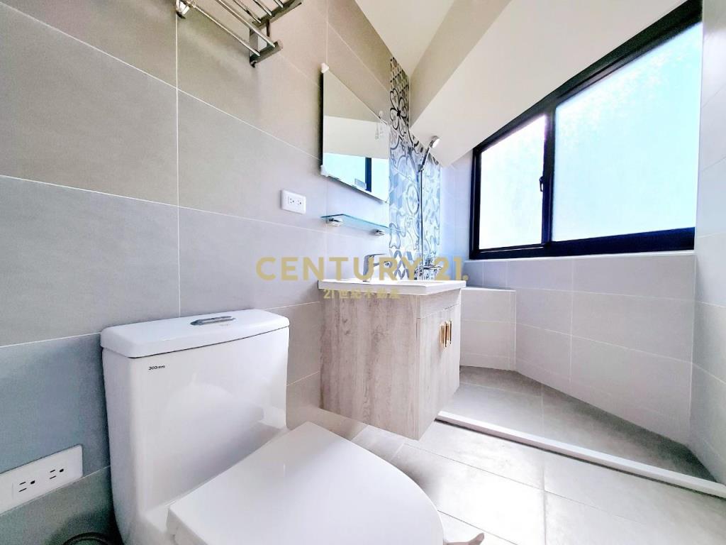 忠孝商圈邊間採光大三房+平車