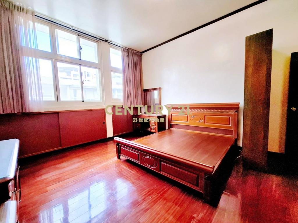 正五期文心森林公園車庫美墅