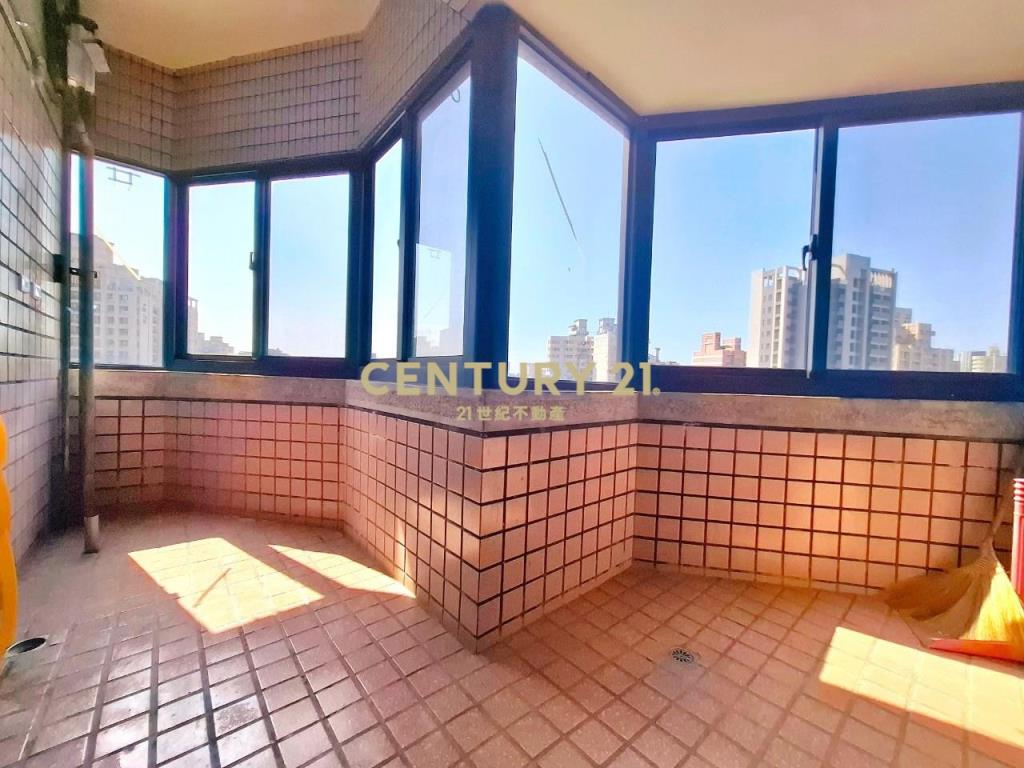 京馥特區美三房平車