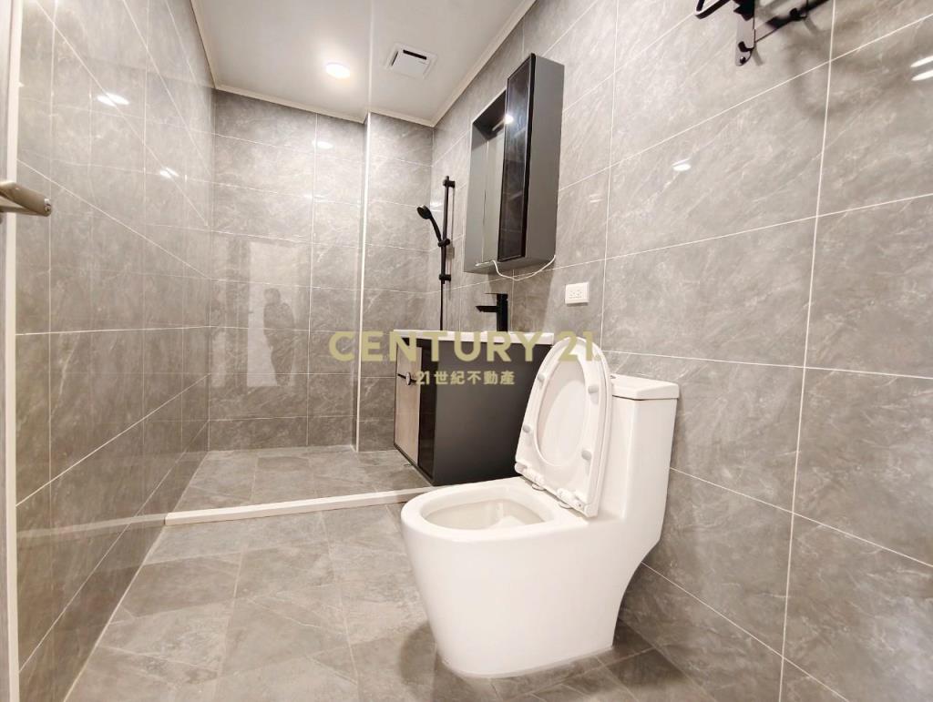 美術館全新整理車庫孝親透天