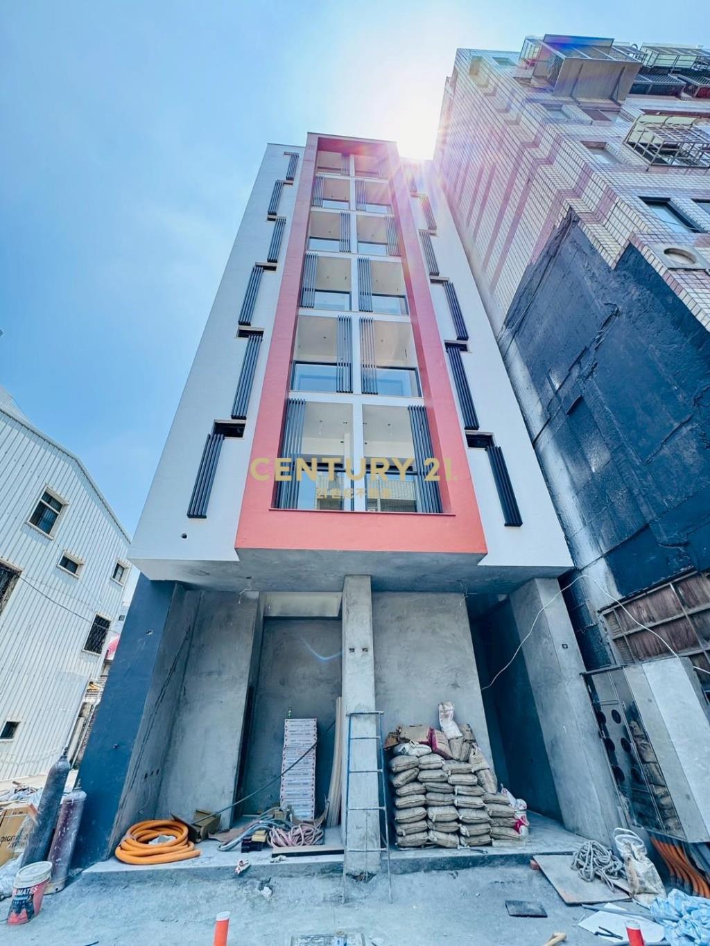 臨15米路全新整棟收租電梯13套