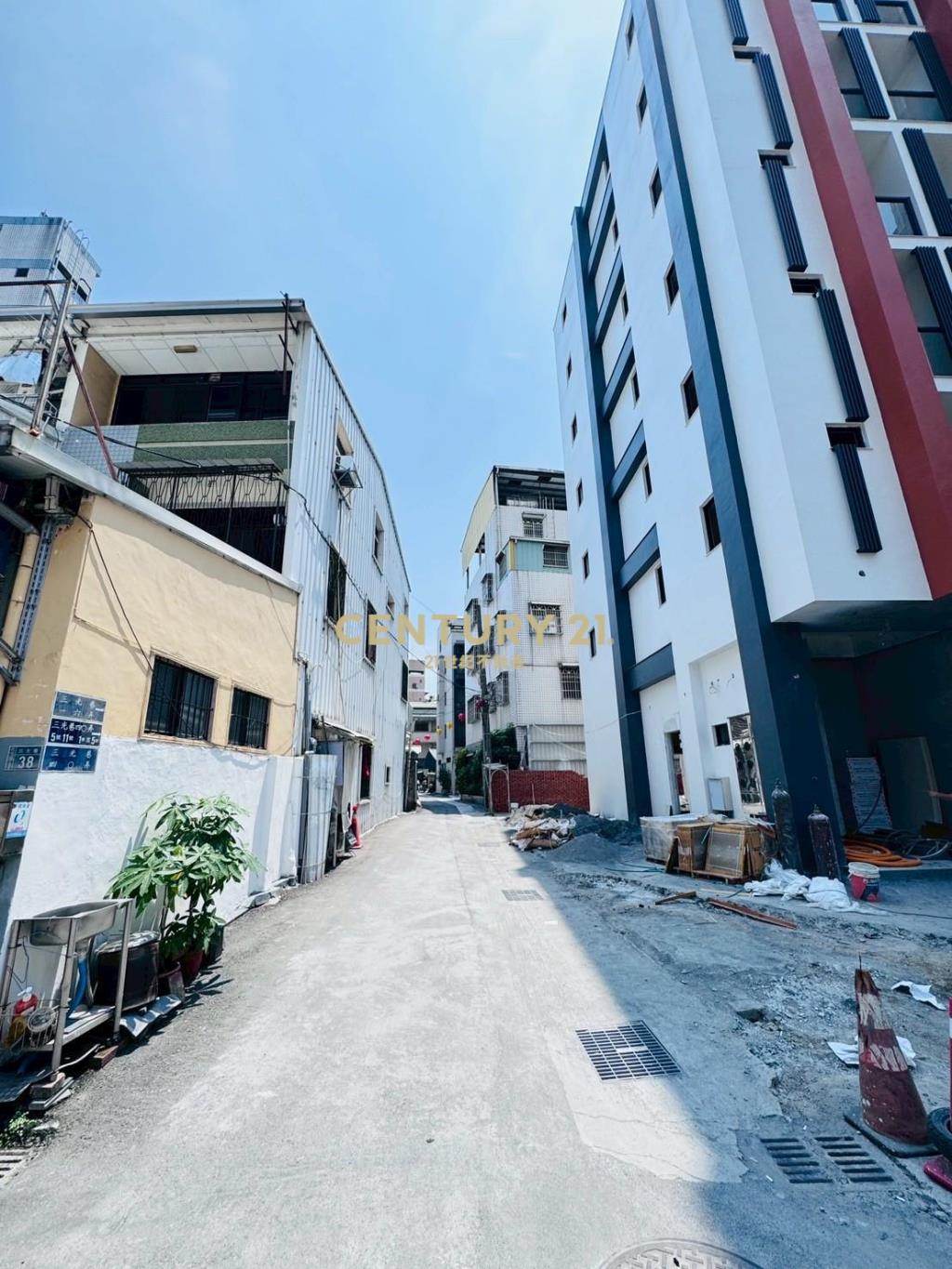 臨15米路全新整棟收租電梯13套