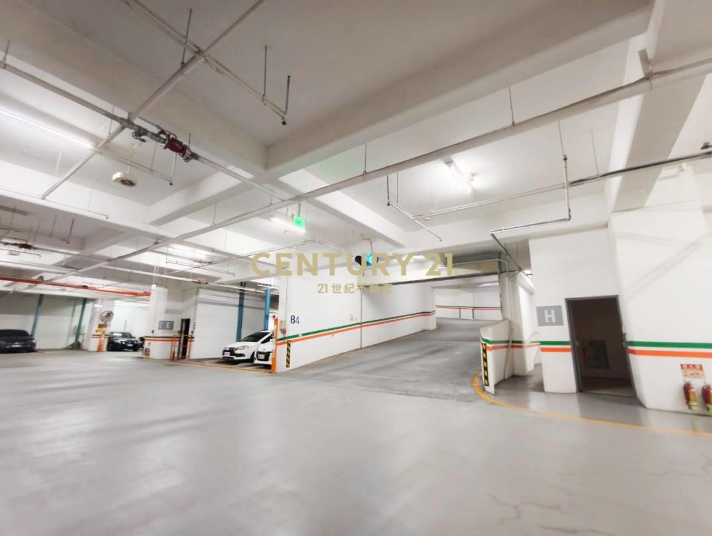 正11期捷運站前 崇德文心大2房休旅車位