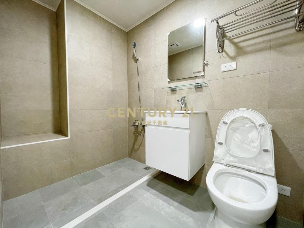 逢甲商圈熊貓天下美3房平車