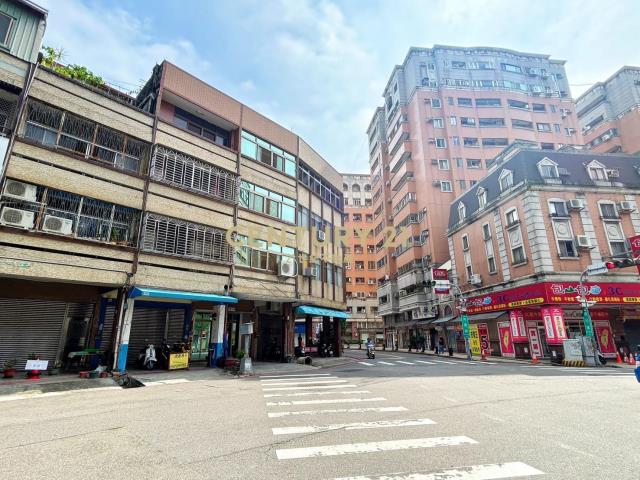 何厝街黃金角透店