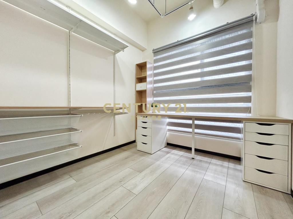 達麗大道次頂樓景觀戶