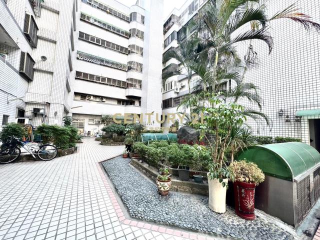 大里軟體園區3大房+車位 急售