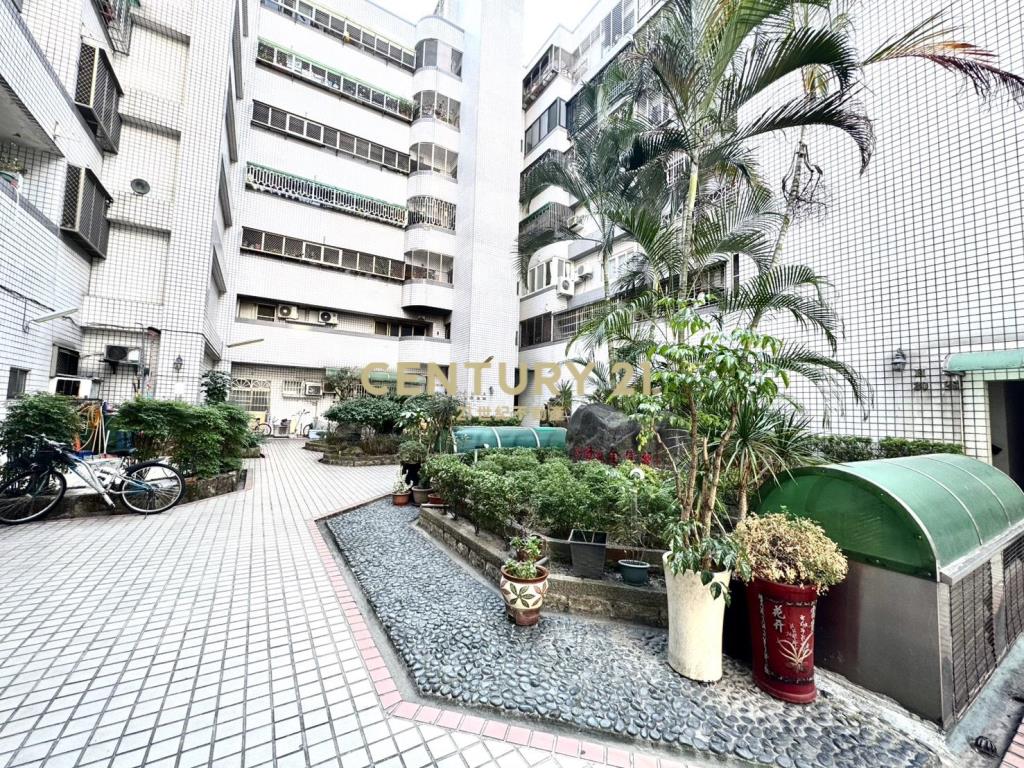 大里軟體園區3大房+車位 急售