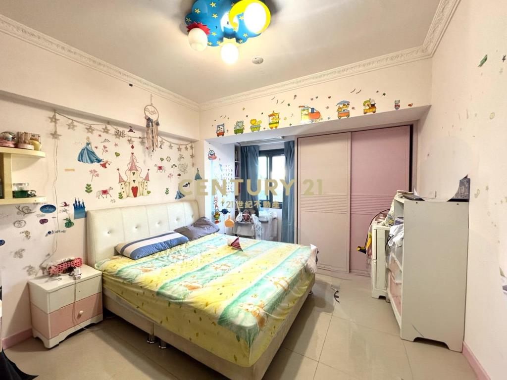 大里軟體園區3大房+車位 急售