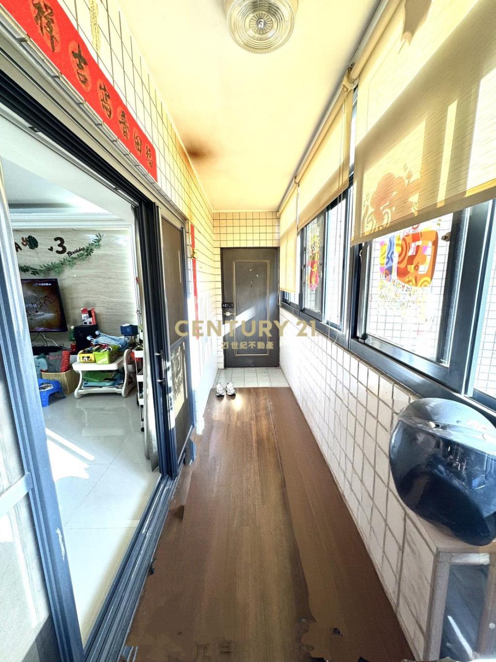 大里軟體園區3大房+車位 急售