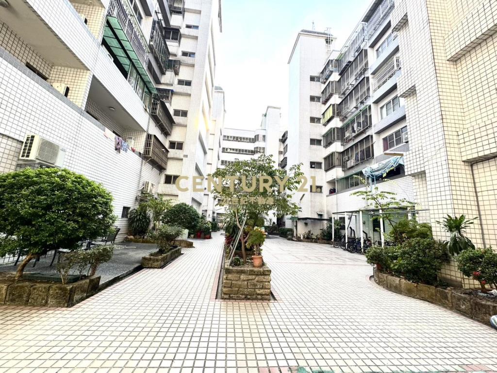 大里軟體園區3大房+車位 急售