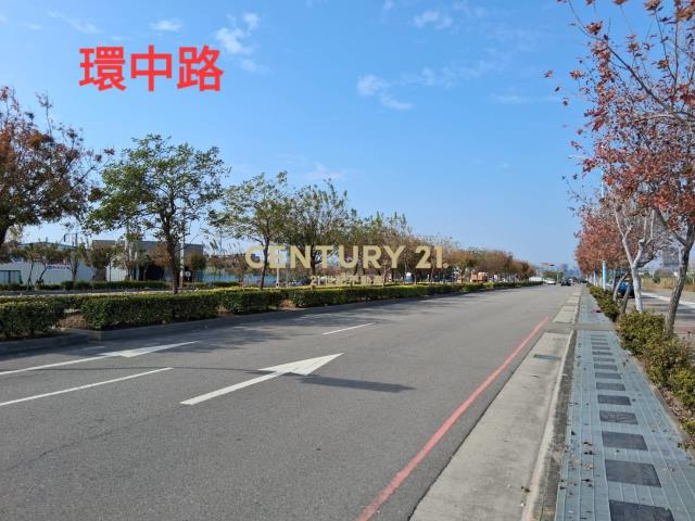 高鐵門戶特區 臨路持分農地