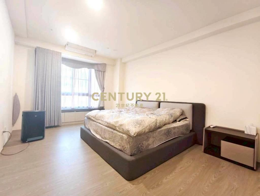 專任─大墩學區世紀風華4+1房雙平車