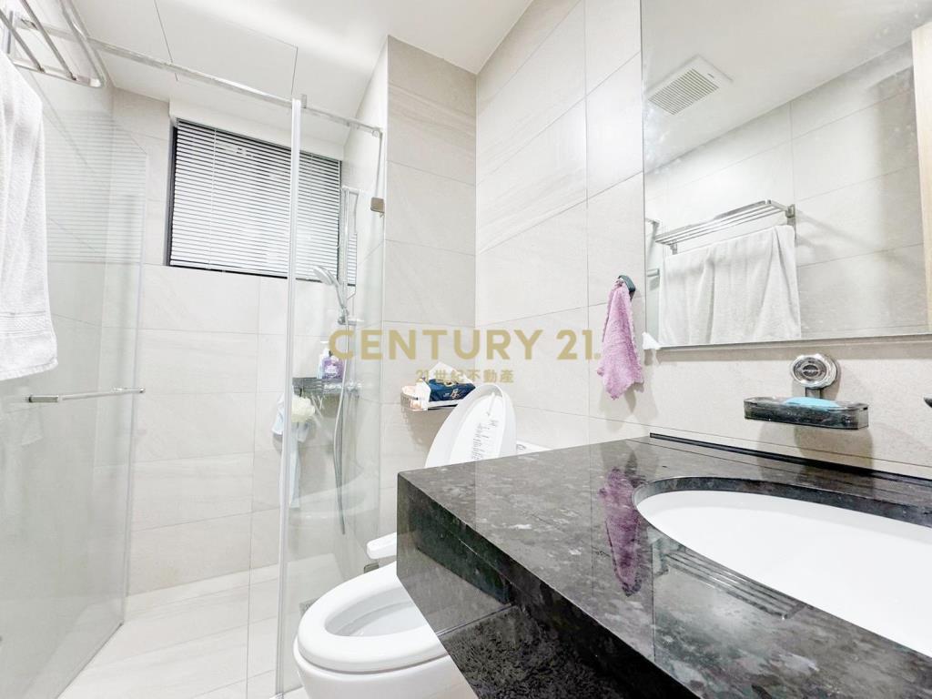 女王萬歲3房平車