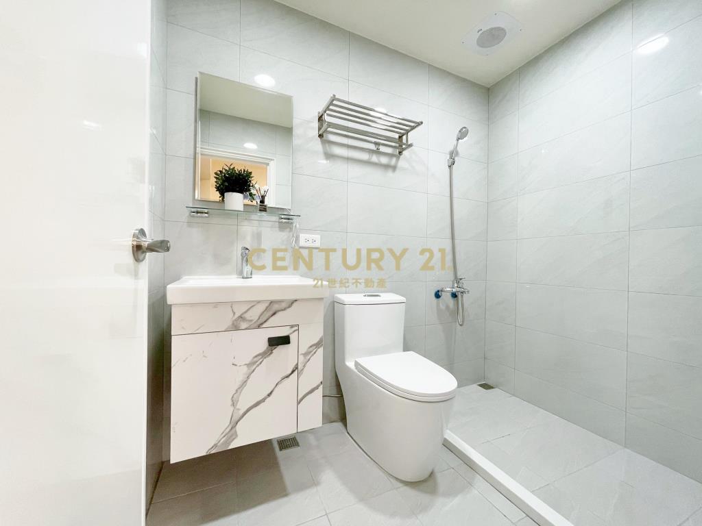 中興商圈全新整理三房美寓