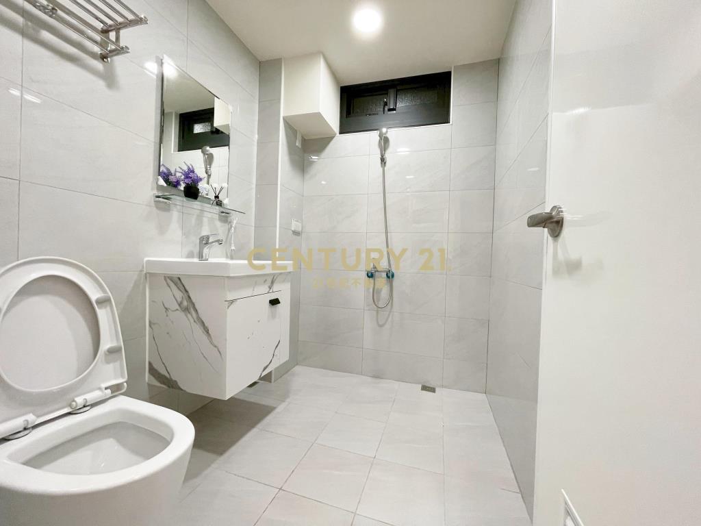 中興商圈全新整理三房美寓