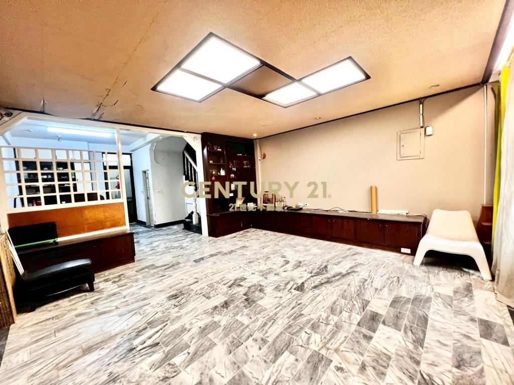 水湳衛道5米面寬車庫透天