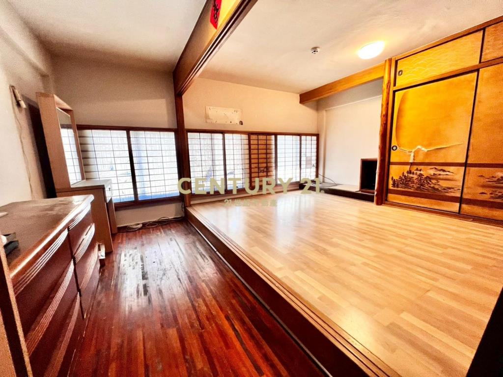 水湳衛道5米面寬車庫透天