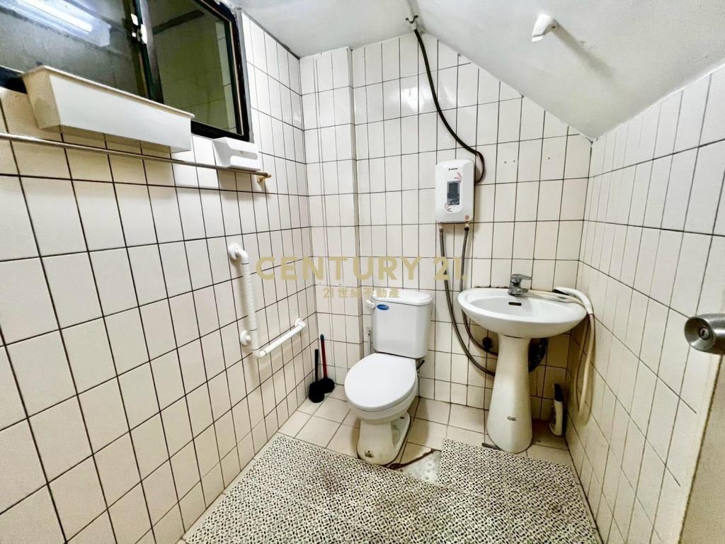 水湳衛道5米面寬車庫透天