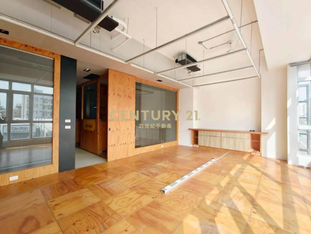 台中國際會展中心旁企業總部