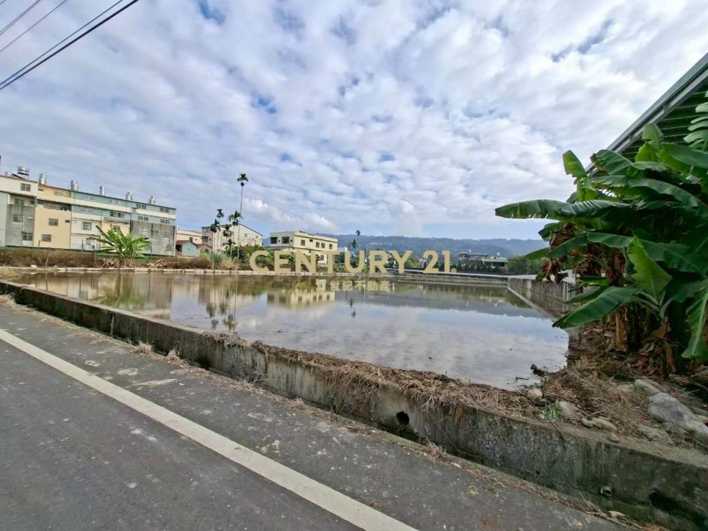 草屯正中正路前後臨路農地