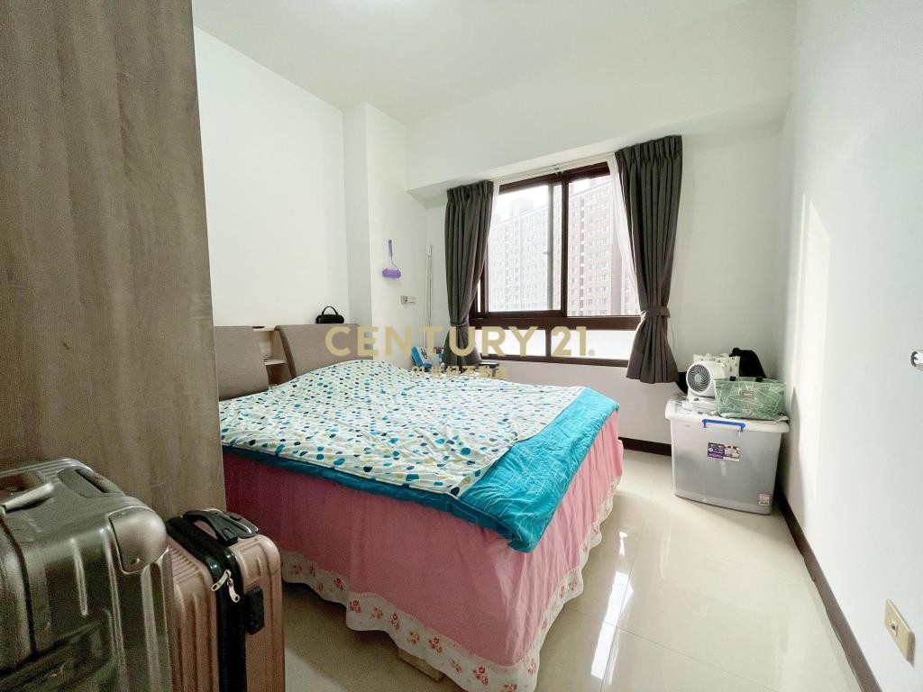 南區高樓層2+1房平車露台戶