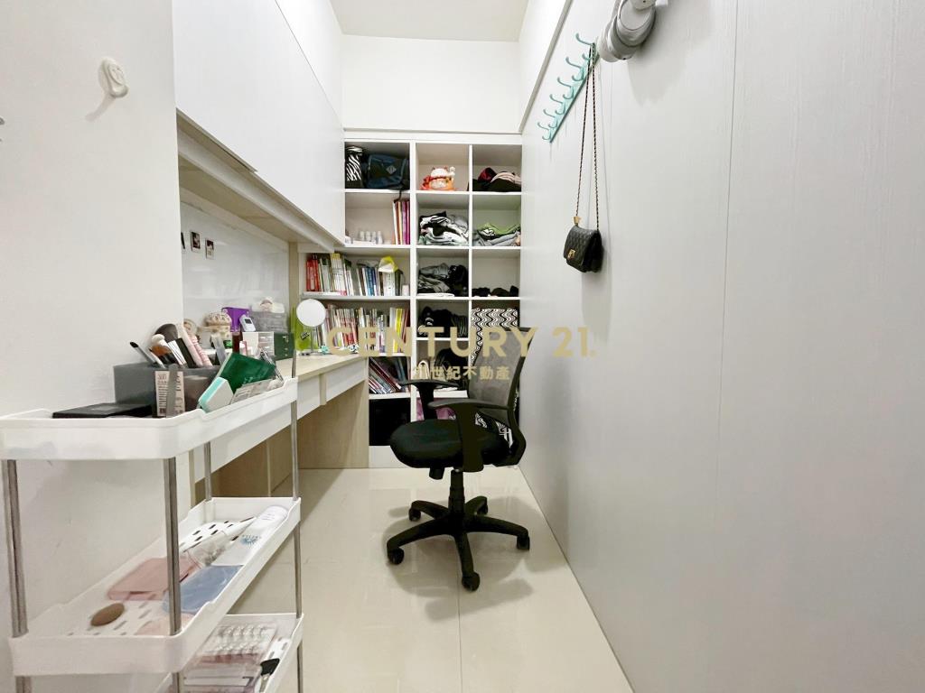 南區高樓層2+1房平車露台戶