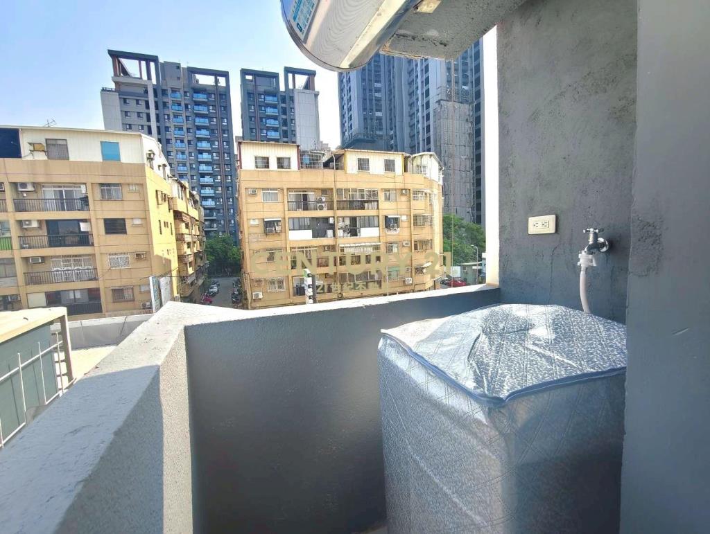 南區國圖館高投報6%收租1套房+2房2間