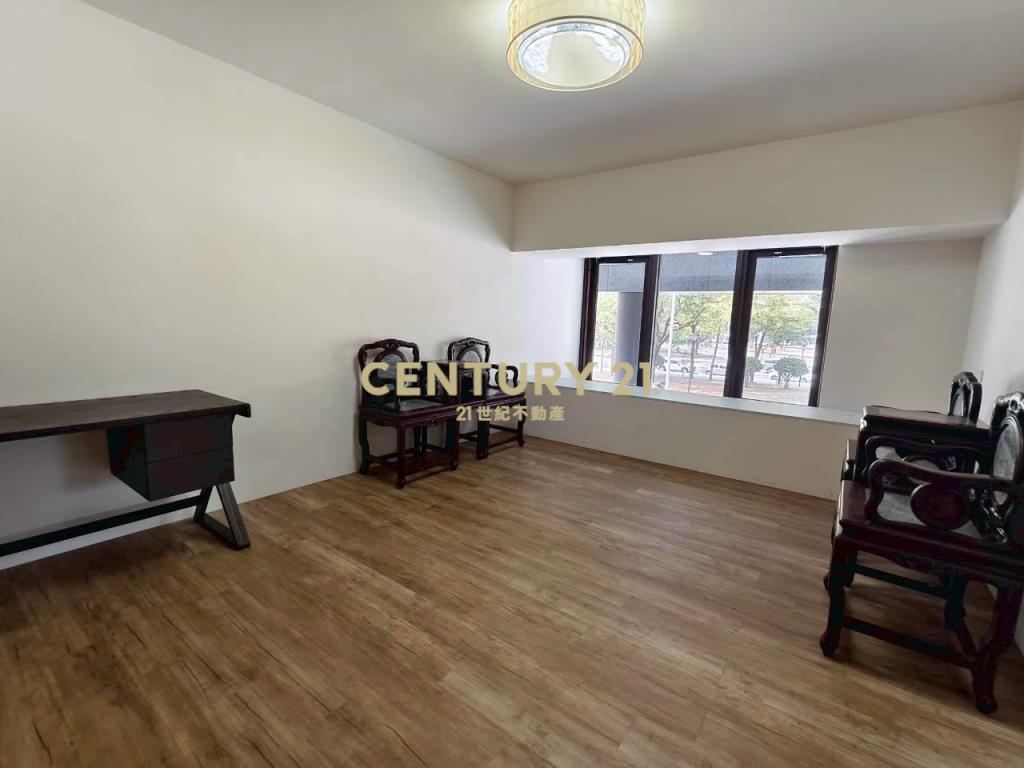 Lalaport旁全新質感店面