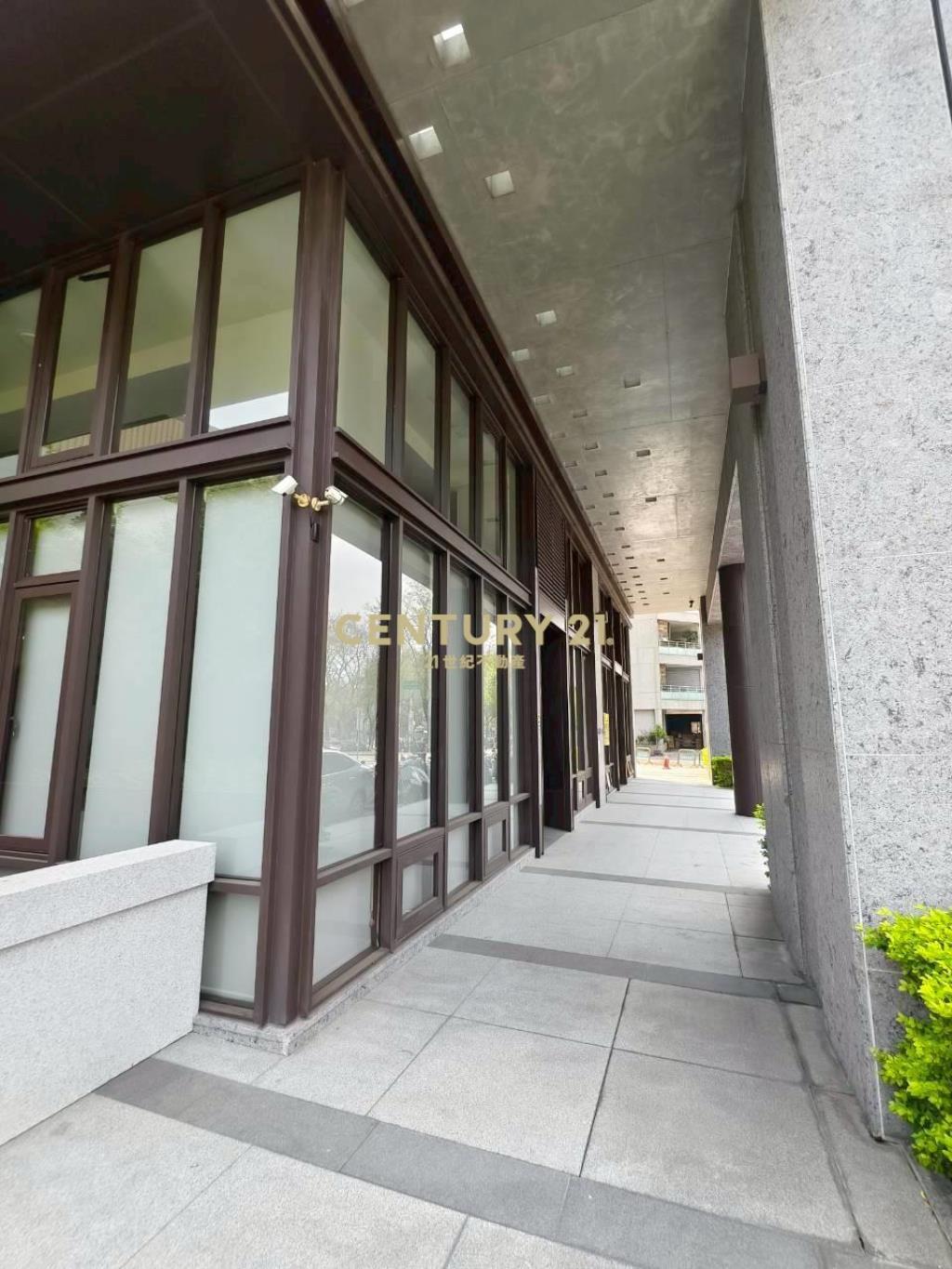 Lalaport旁全新質感店面