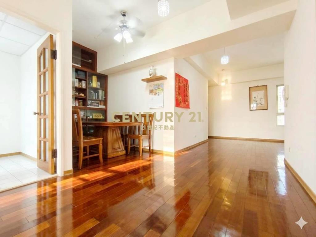 宏全世界廣場2+1房休旅車位