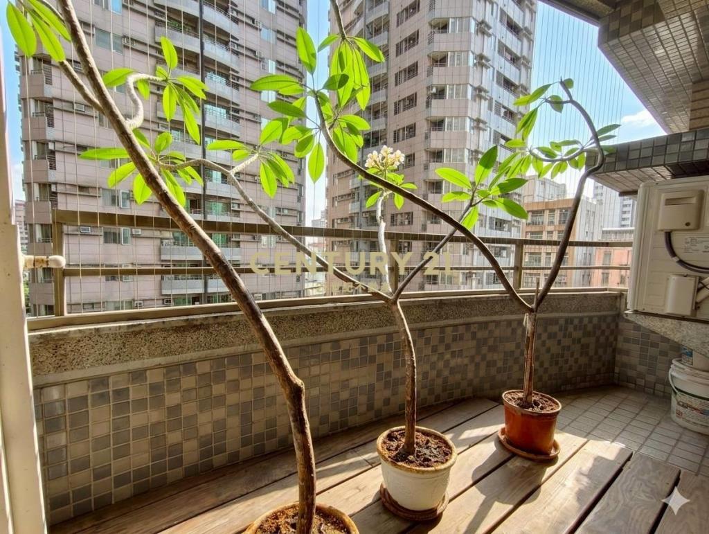 宏全世界廣場2+1房休旅車位