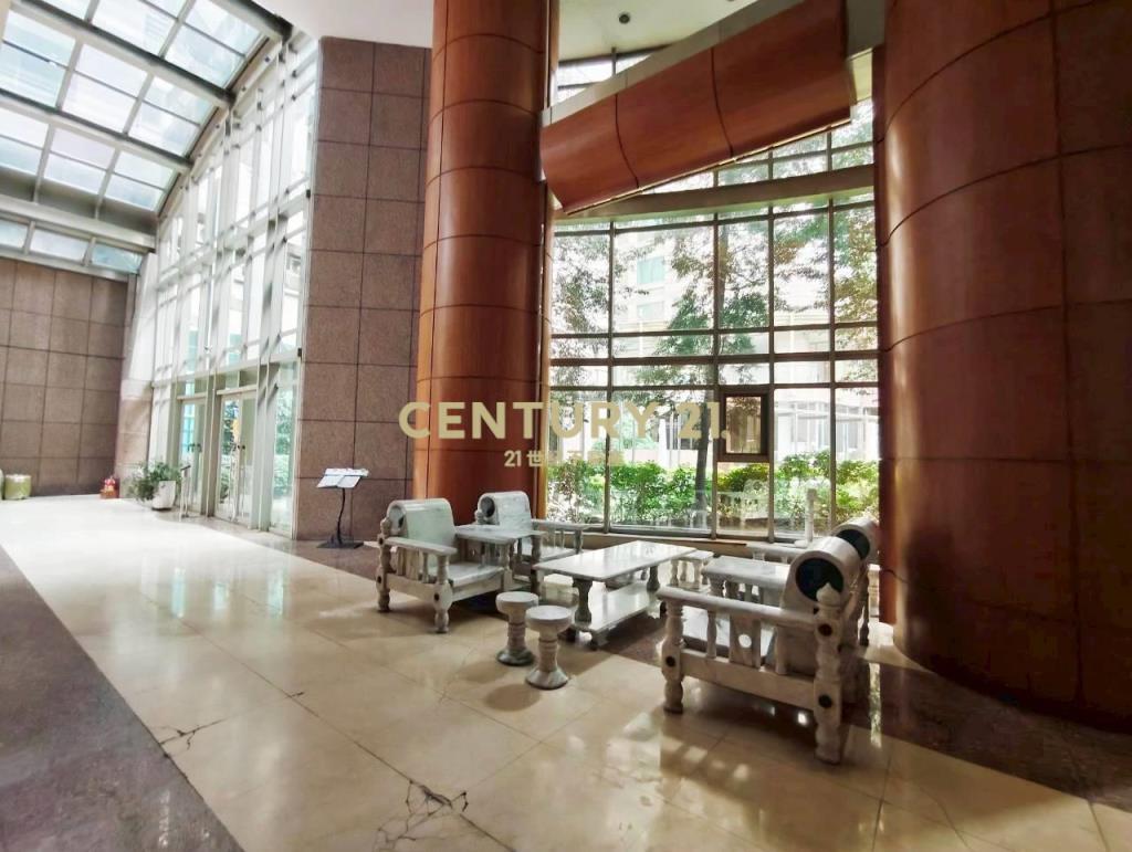 宏全世界廣場2+1房休旅車位