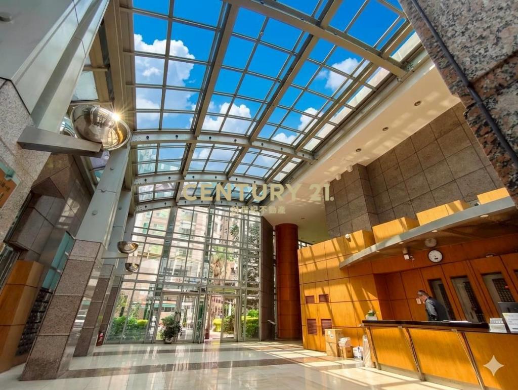 宏全世界廣場2+1房休旅車位