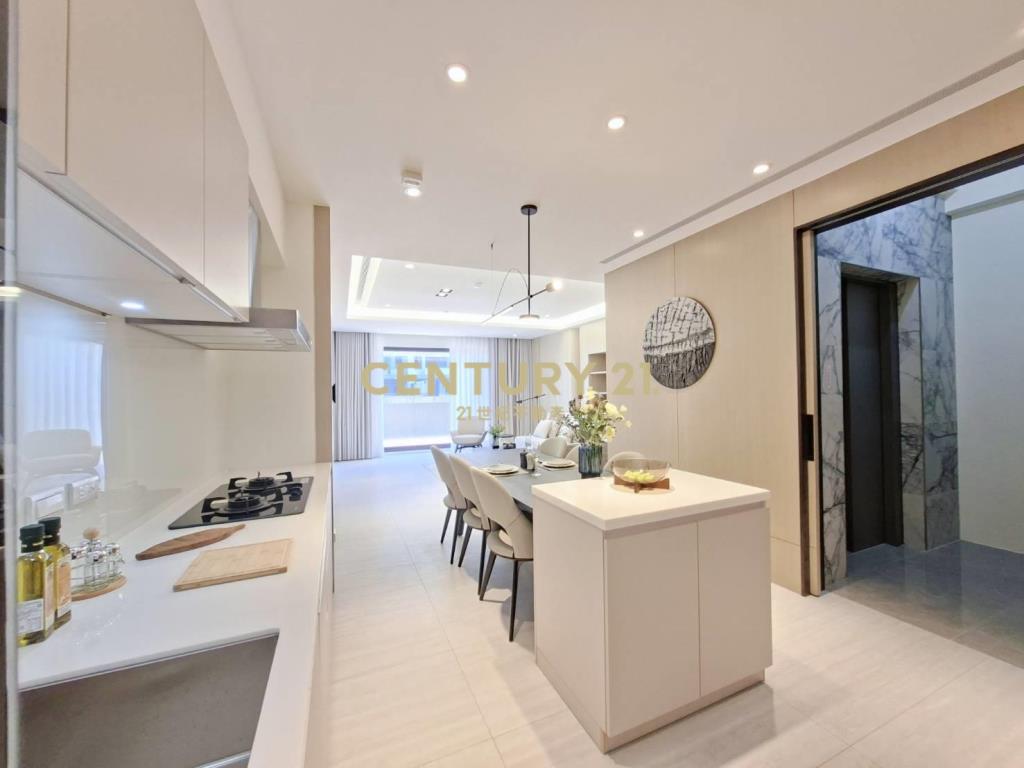 14期全新臨路電梯別墅