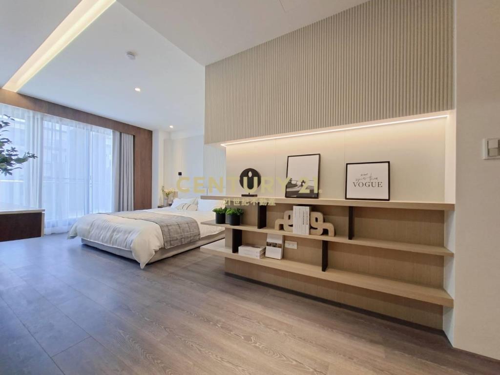 14期全新臨路電梯別墅