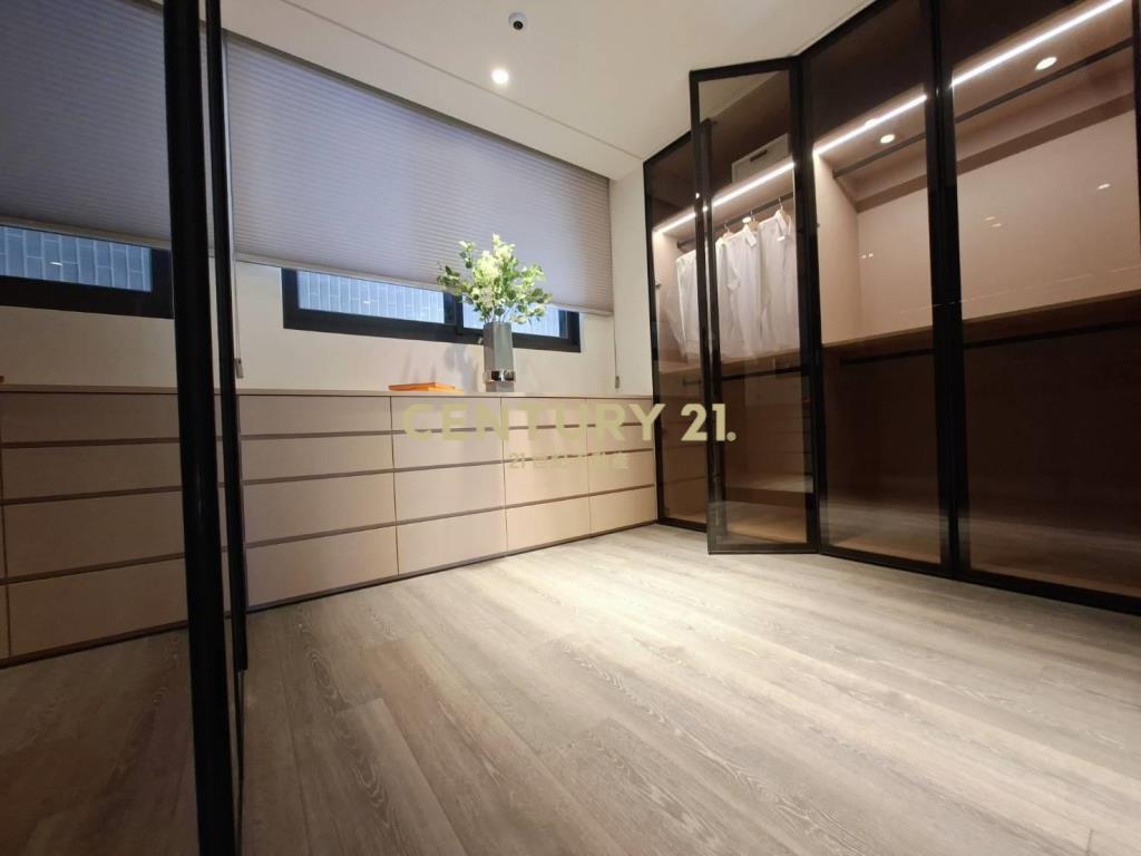 14期全新臨路電梯別墅