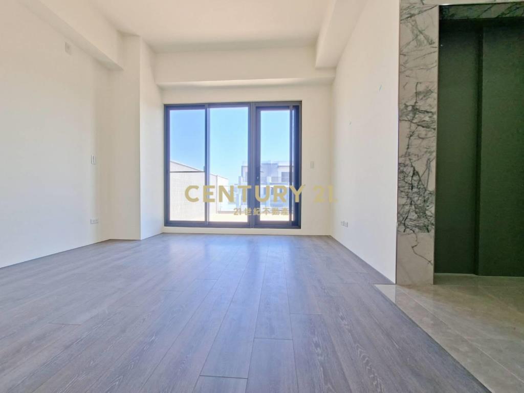 14期全新臨路電梯別墅